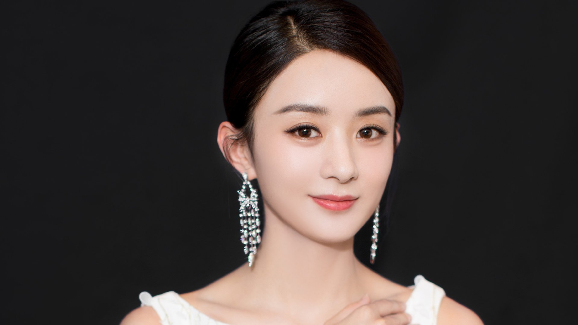 女篮比赛惊险上演，女队获得关键胜利，女篮战果