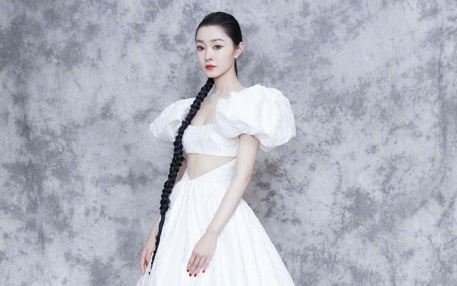 爱游戏中国官方网站平台-麦肯齐：凭借精准的反击和快速的移动，他成为全黑队背后位置的最强球员